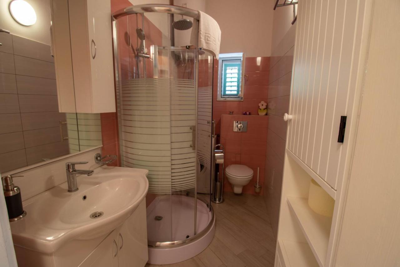 Apartman Ivan Drnis Luaran gambar