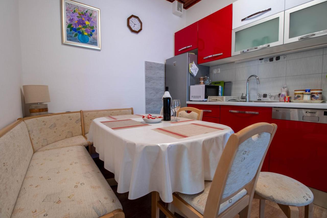 Apartman Ivan Drnis Luaran gambar