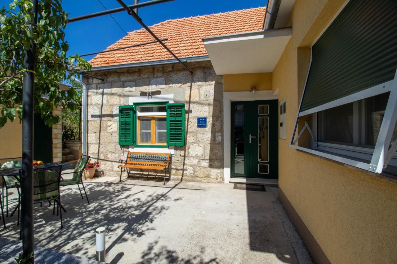 Apartman Ivan Drnis Luaran gambar