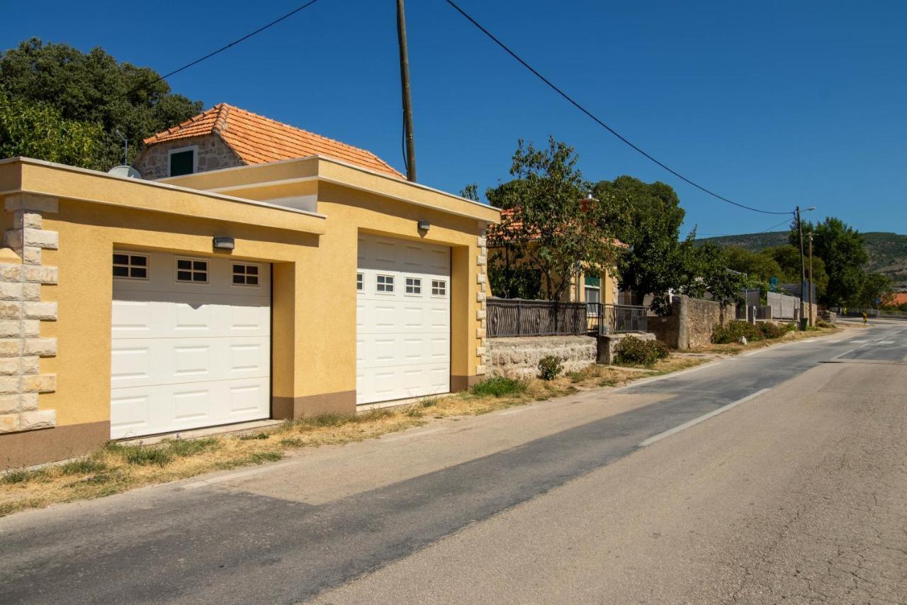 Apartman Ivan Drnis Luaran gambar