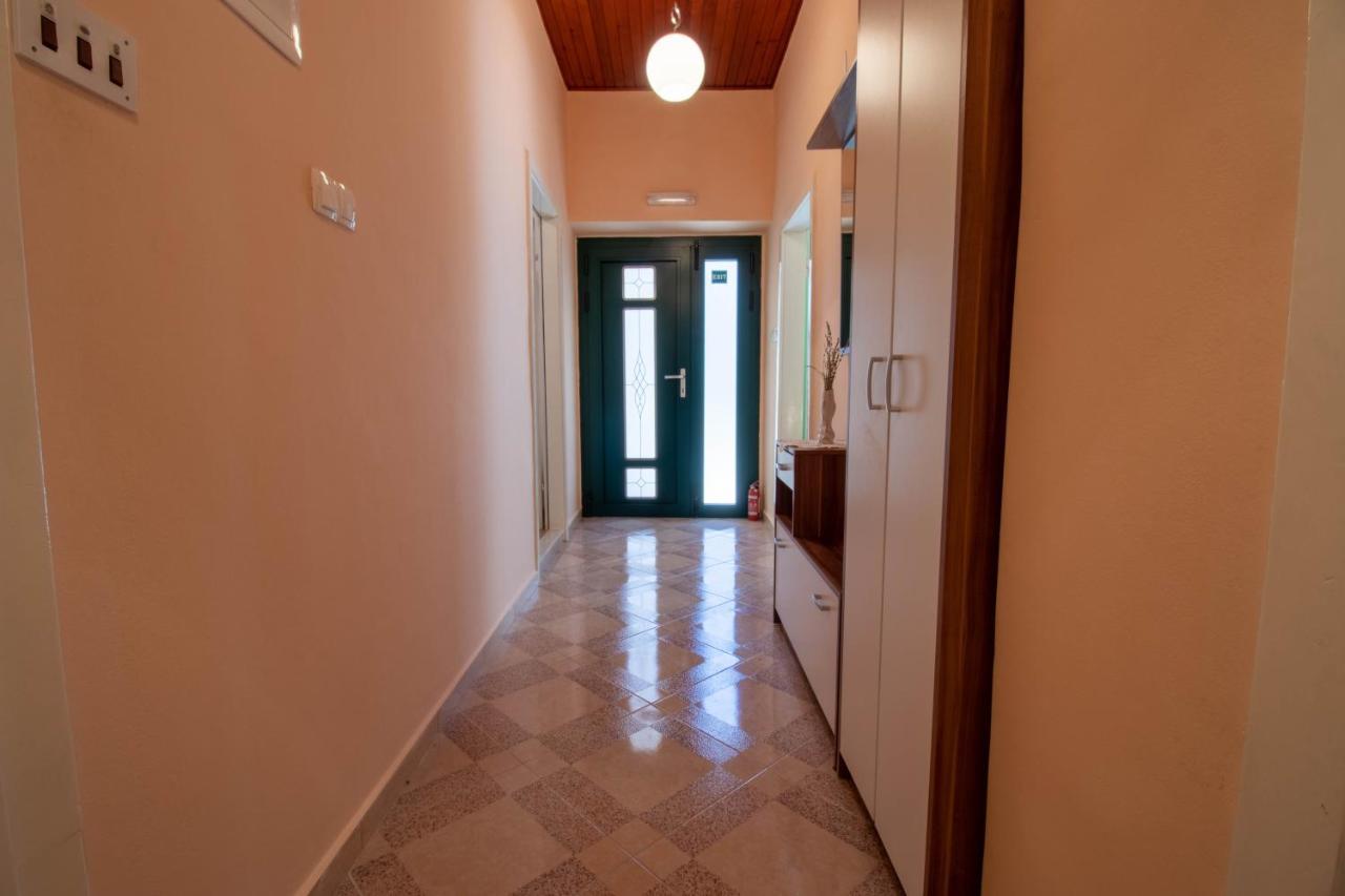 Apartman Ivan Drnis Luaran gambar